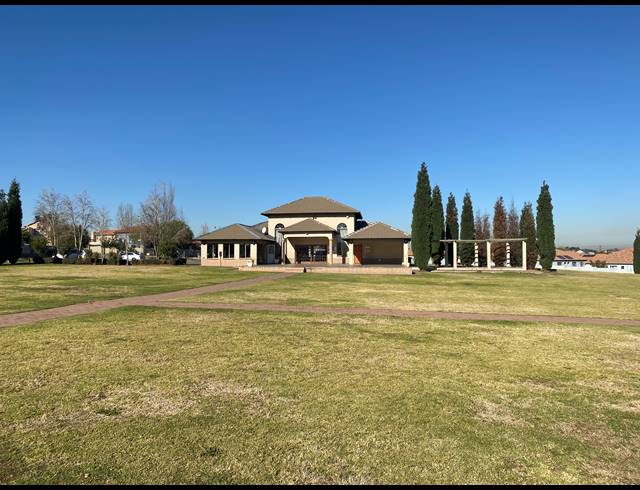 BEDROOM SECTIONAL TITLE FOR SALE IN PARKRAND